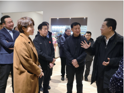  省民政廳楊大勇廳長(zhǎng)來(lái)到歐亞賣場(chǎng)銀發(fā)經(jīng)濟(jì)區(qū)調(diào)研指導(dǎo)